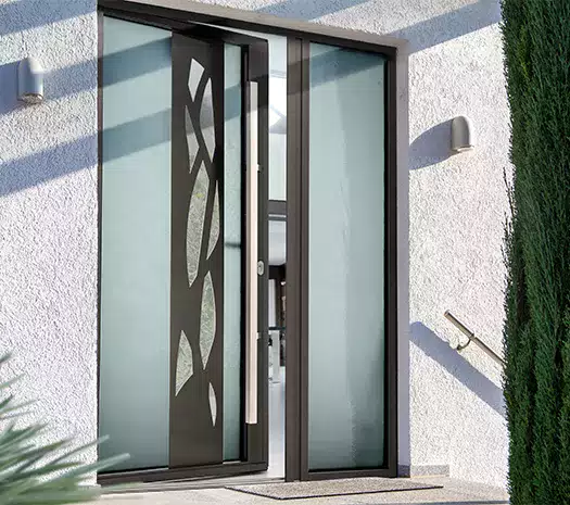 Vue extérieure porte d'entrée vitrée Cristalline aluminium WIBAIE