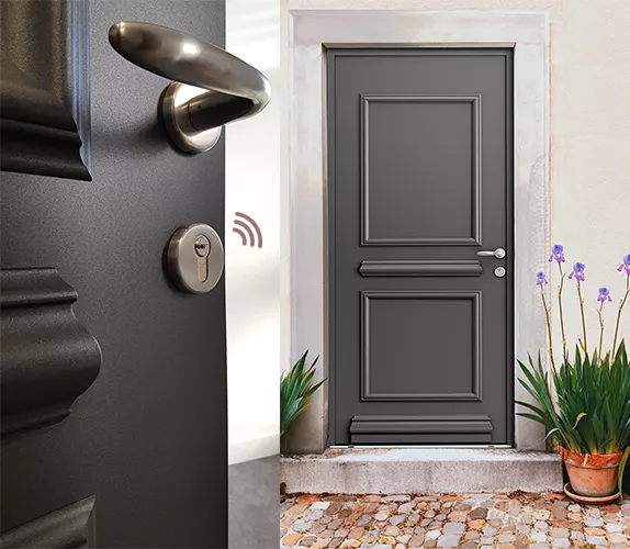 Porte d'entrée en bois-aluminium avec option connectée WIBAIE